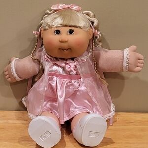SOLD Cabbage Patch Kids Fashion Doll Toy Blonde Hair Curls Girl Pink Dress Eyes